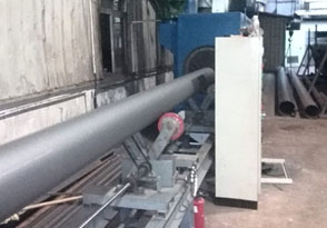 廣州市群力五金管道自動(dòng)拋丸機(jī)作業(yè)現(xiàn)場(chǎng)